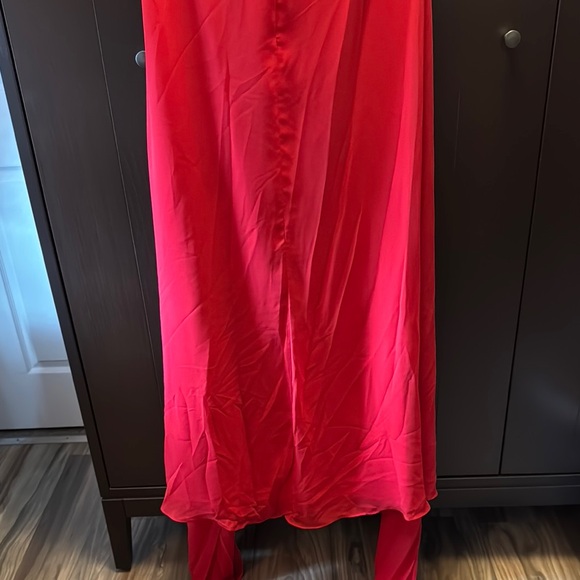Elegant Red Halter Maxi Dress - Picture 5 of 8
